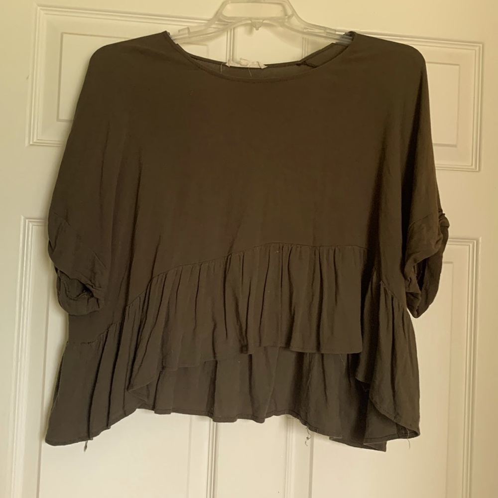 Grade & Gather, army green crop top. Ruffled bottom. Size M/L. Fits big.